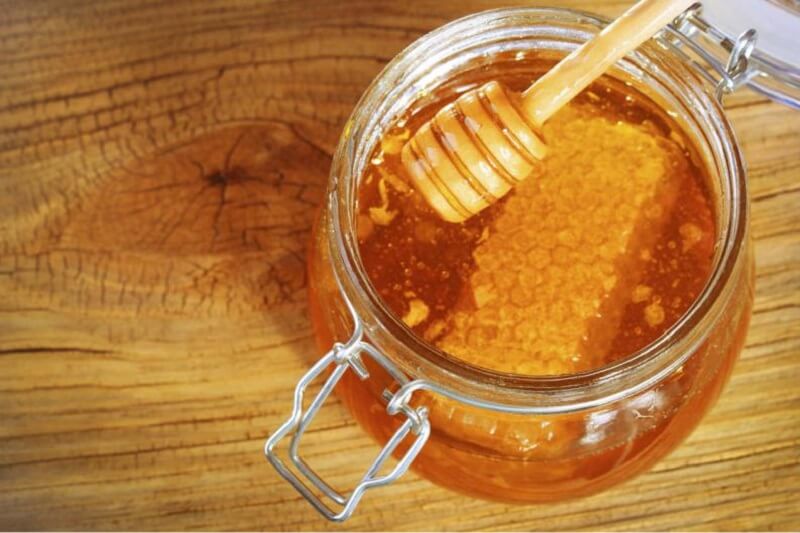 Verdauungsförderndes, schlank machendes und revitalisierendes Tonikum aus Essig, Ingwer und Honig  
