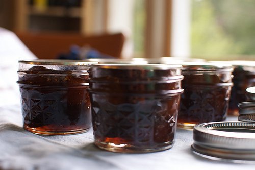 Wie man hausgemachte Marmeladen und Süßigkeiten zubereitet  